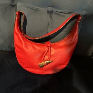 AUNTHENTIC vintage burberry purse.